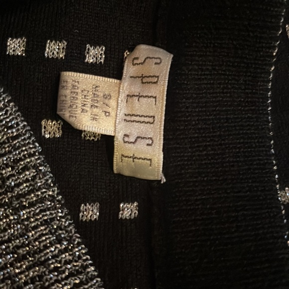 A beautiful black and silver skirt with sliver trims - Picture 4 of 6
